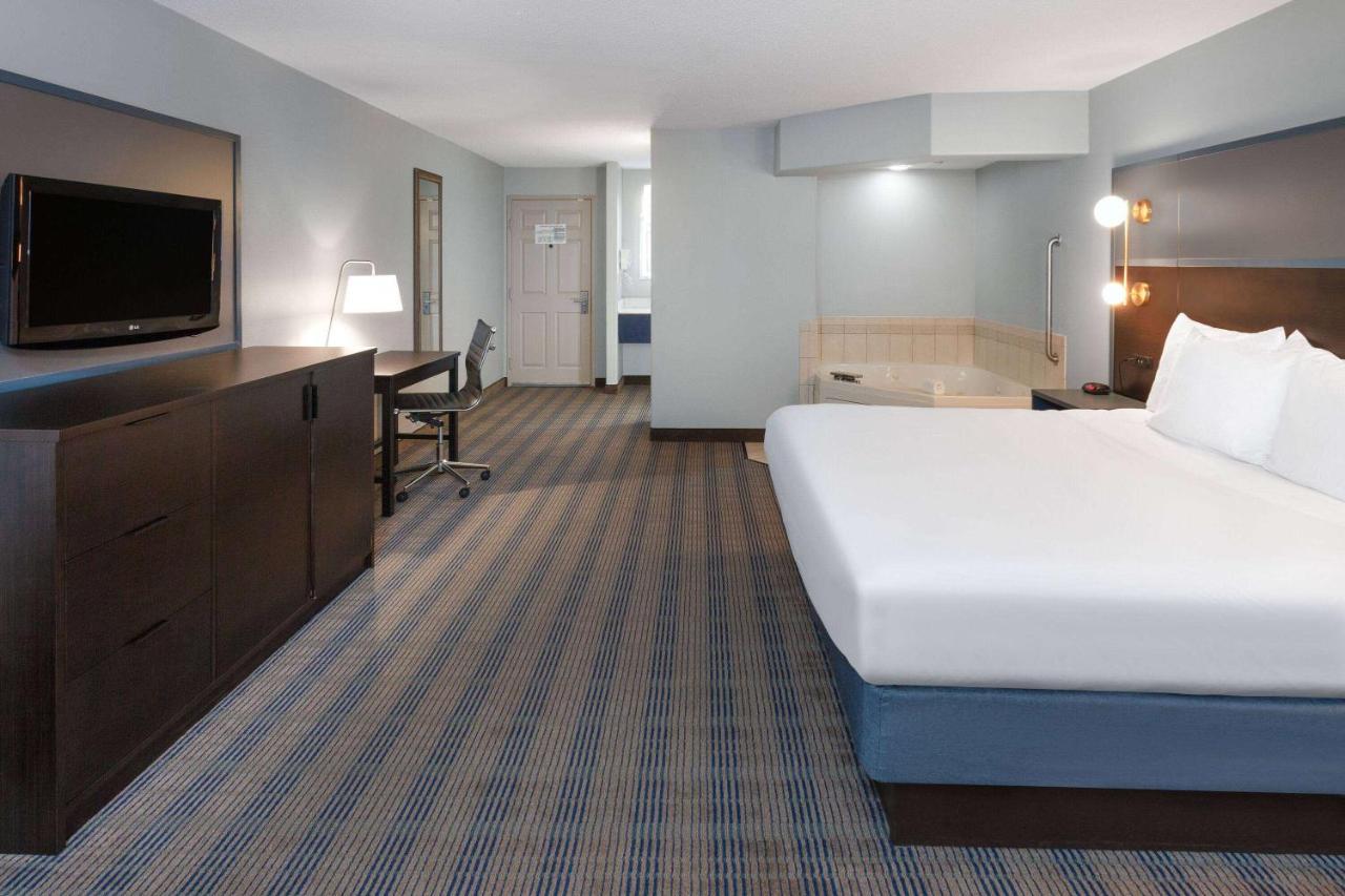 King Studio with Hot Tub - Non-Smoking at AmericInn by Wyndham Peoria