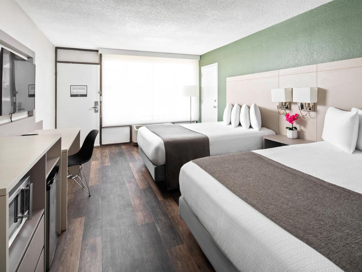 Deluxe Queen Room with Two Queen Beds at Wyndham I-Drive Avanti Resort & Conference Center