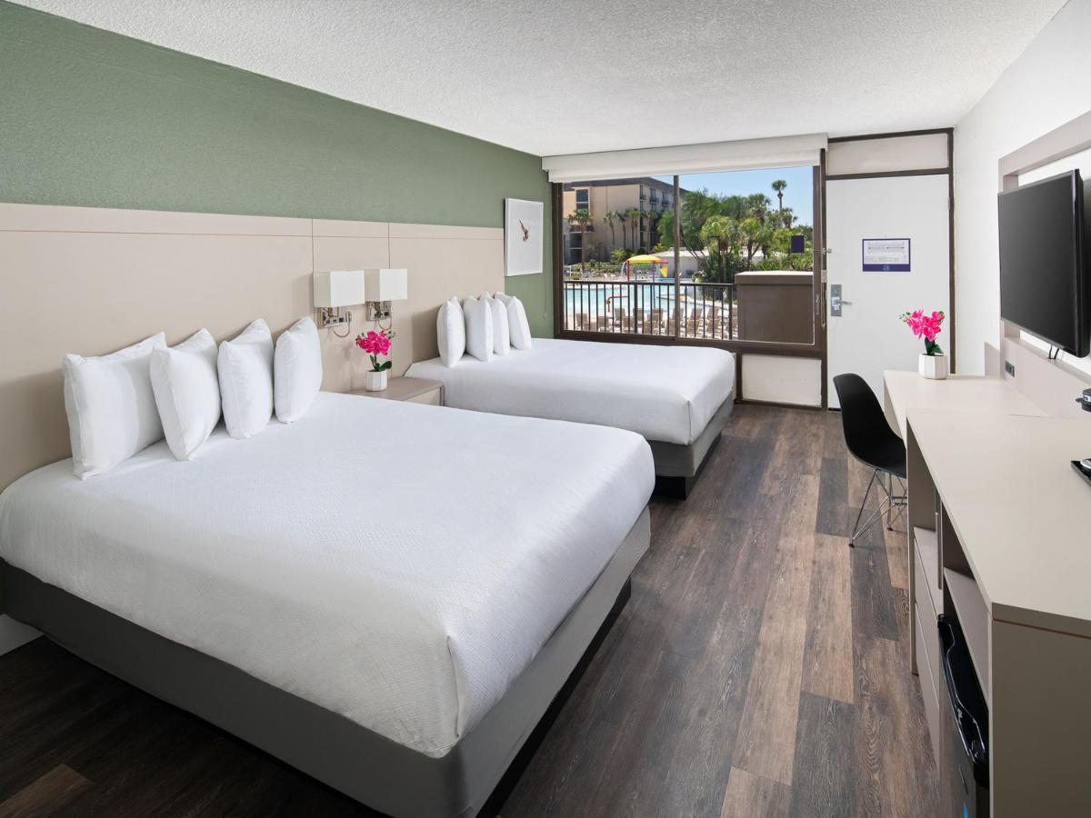 Garden Superior Queen Room with Two Queen Beds with Pool View at Wyndham I-Drive Avanti Resort & Conference Center