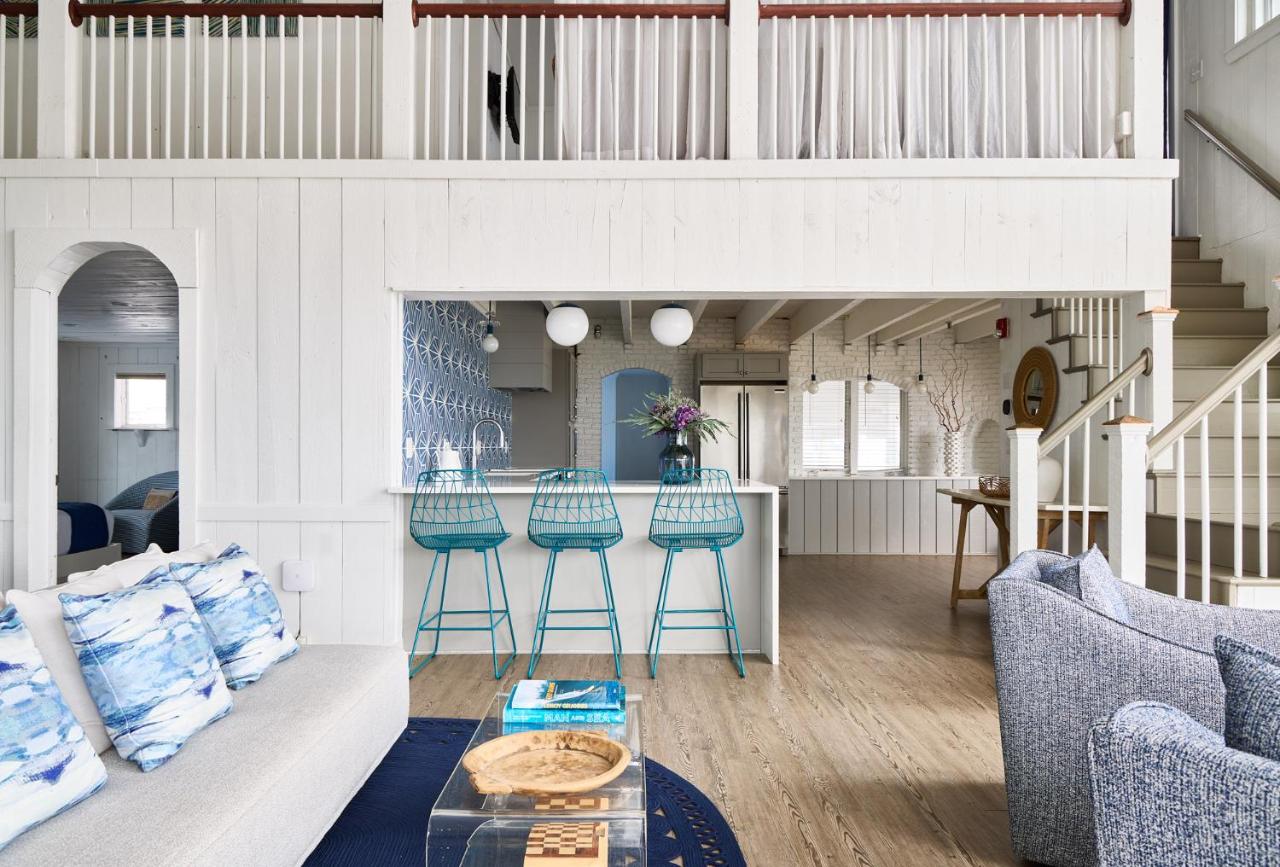 | Blue - Inn on the Beach