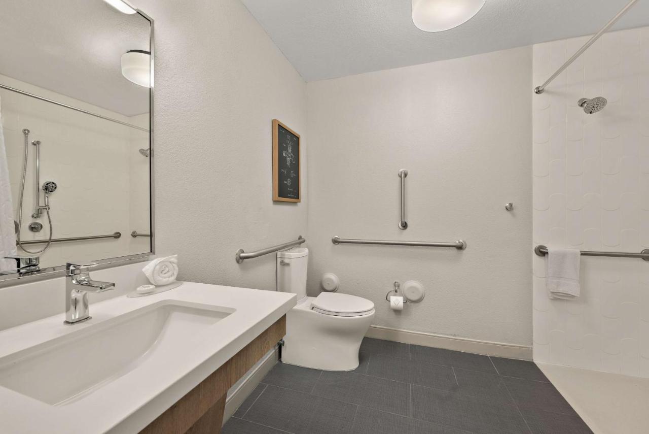 Studio Queen Suite with Roll-In Shower - Mobility Accessible at Sonesta Simply Suites Jersey City