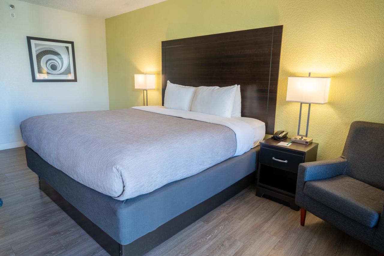 King Room - Non-Smoking at Quality Inn Palm Beach International Airport