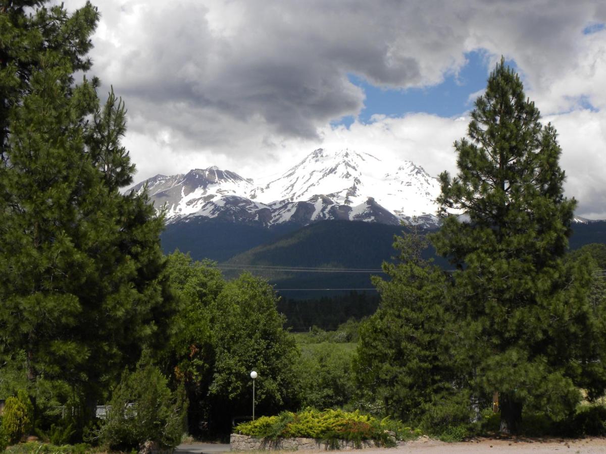 | Mount Shasta Ranch Bed and Breakfast