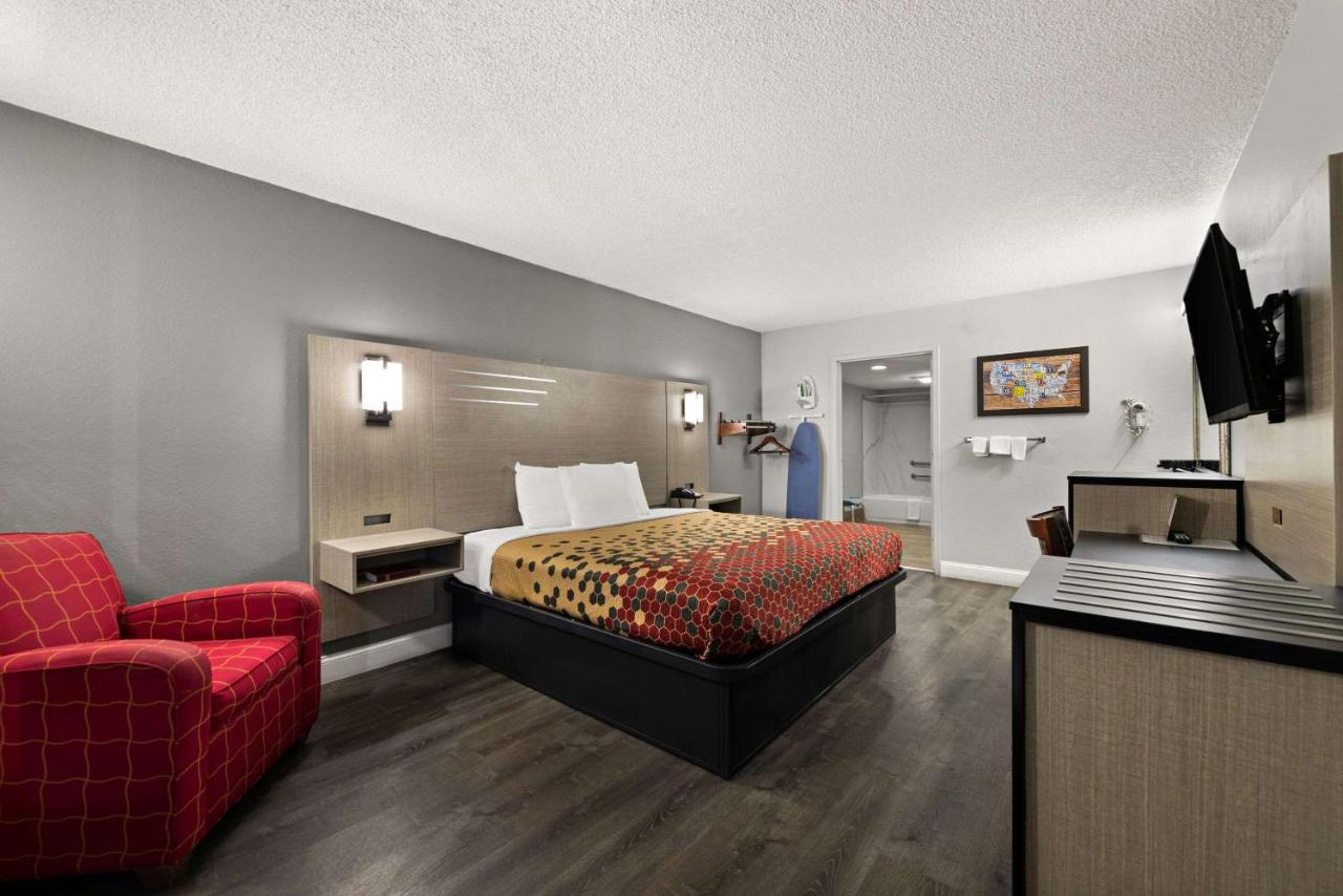 | Econo Lodge Richmond