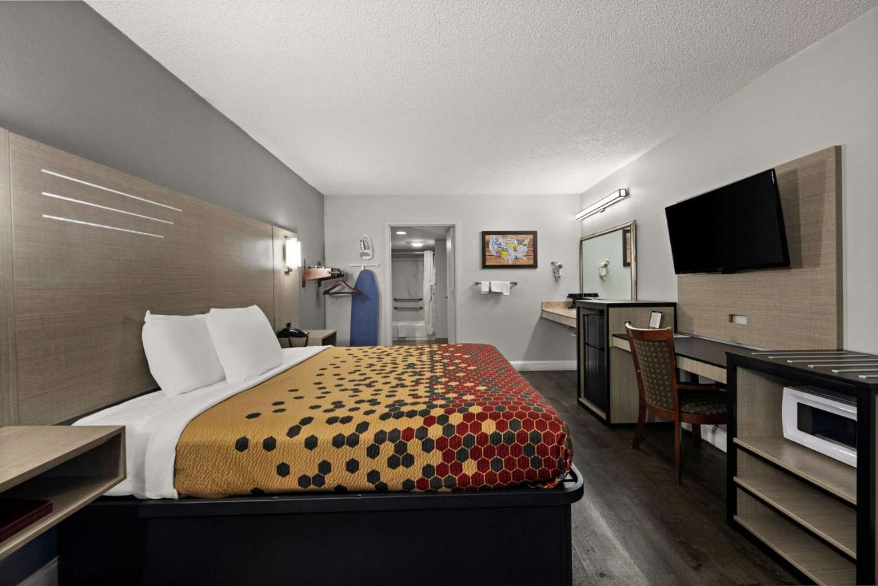 | Econo Lodge Richmond