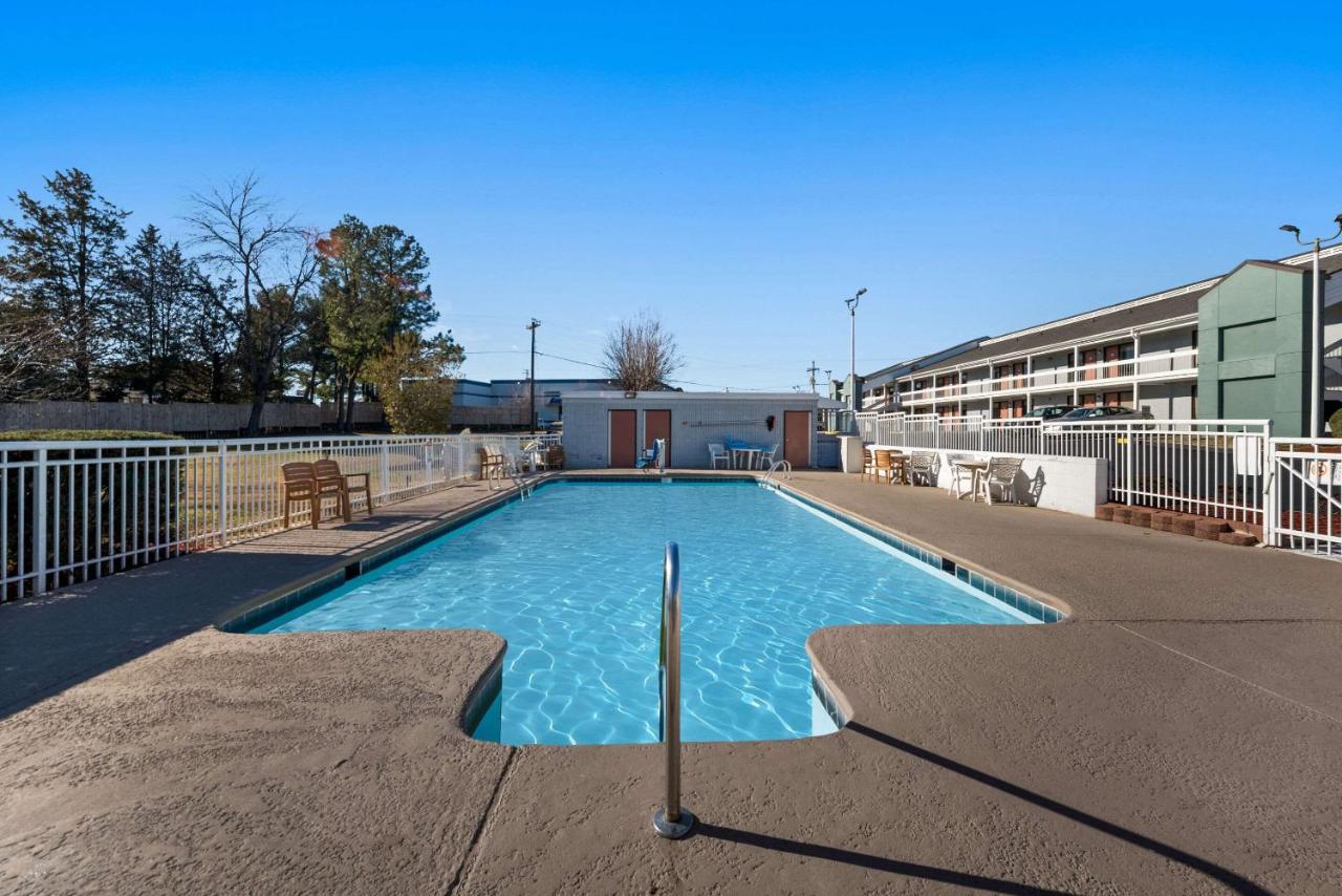 | Econo Lodge Richmond