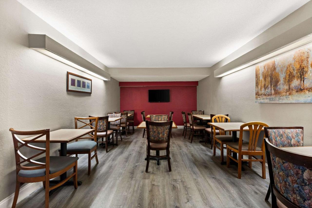 | Econo Lodge Richmond