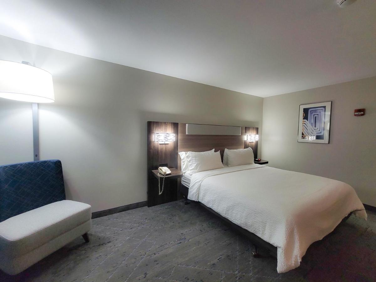 King Room - Hearing Accessible - Non-Smoking at Holiday Inn Express Hotel & Suites Enid - Highway 412 by IHG