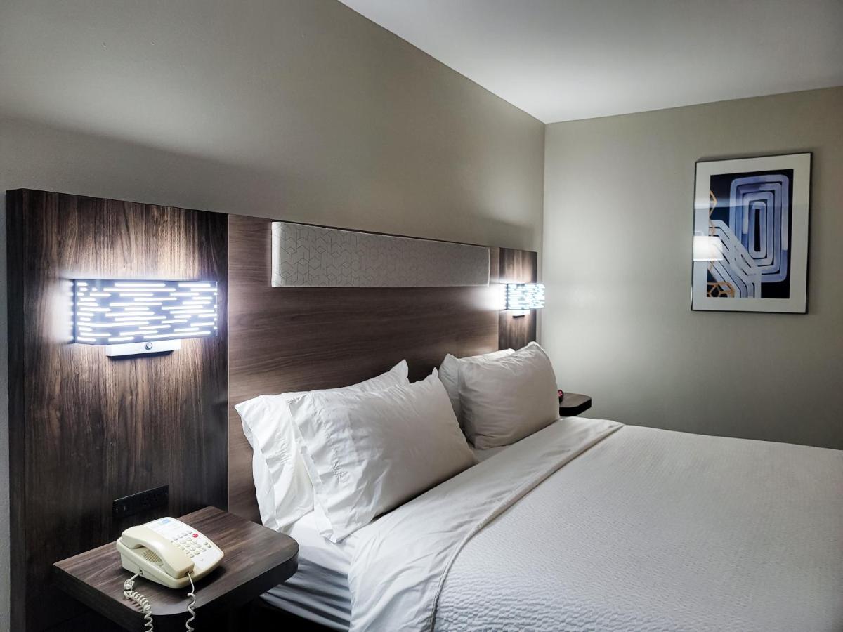 King Room - Hearing Accessible - Non-Smoking at Holiday Inn Express Hotel & Suites Enid - Highway 412 by IHG