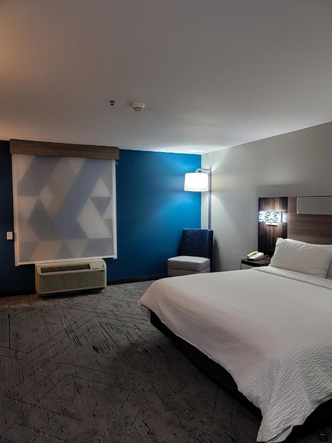 King Room - Hearing Accessible - Roll-in Shower at Holiday Inn Express Hotel & Suites Enid - Highway 412 by IHG