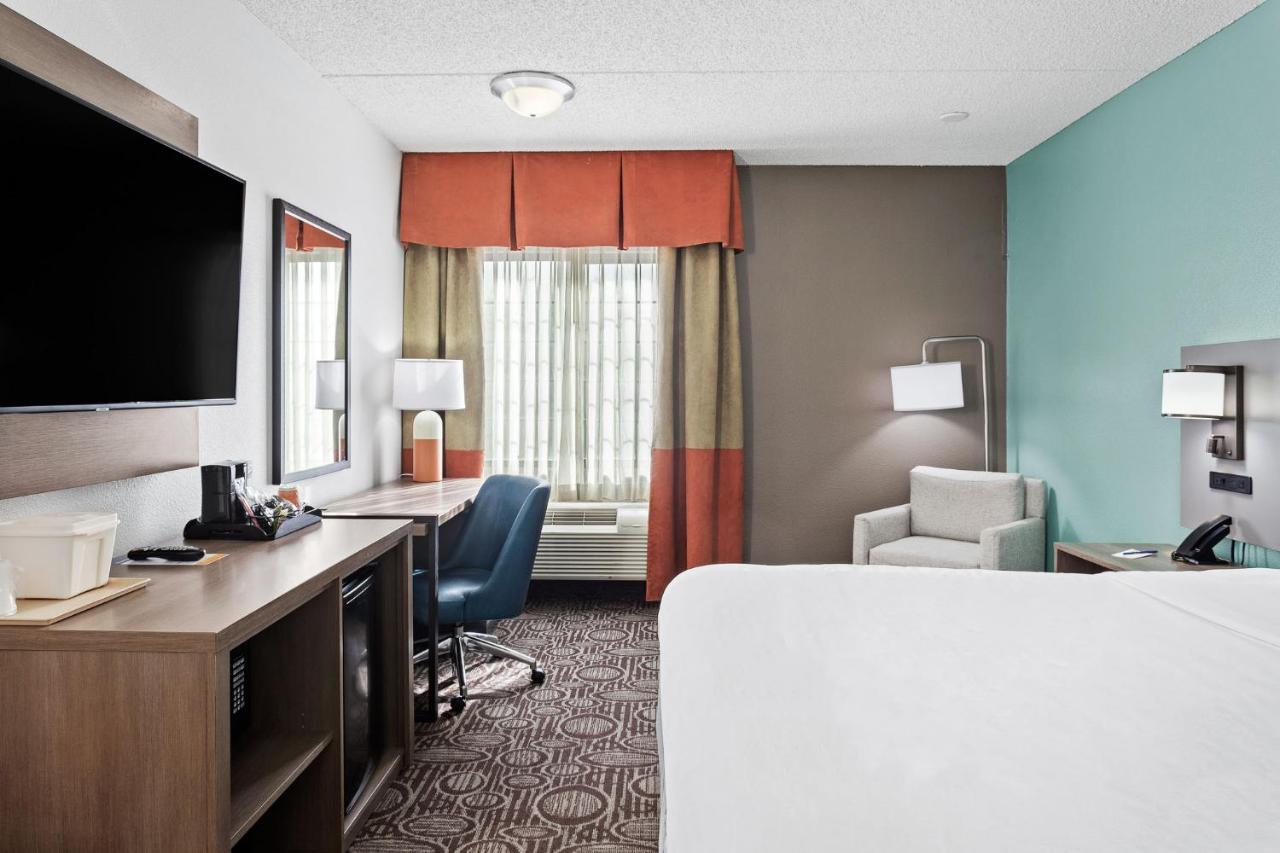King Room with Roll-In Shower - Accessible/Non-Smoking at Comfort Inn Chandler - Phoenix South I-10