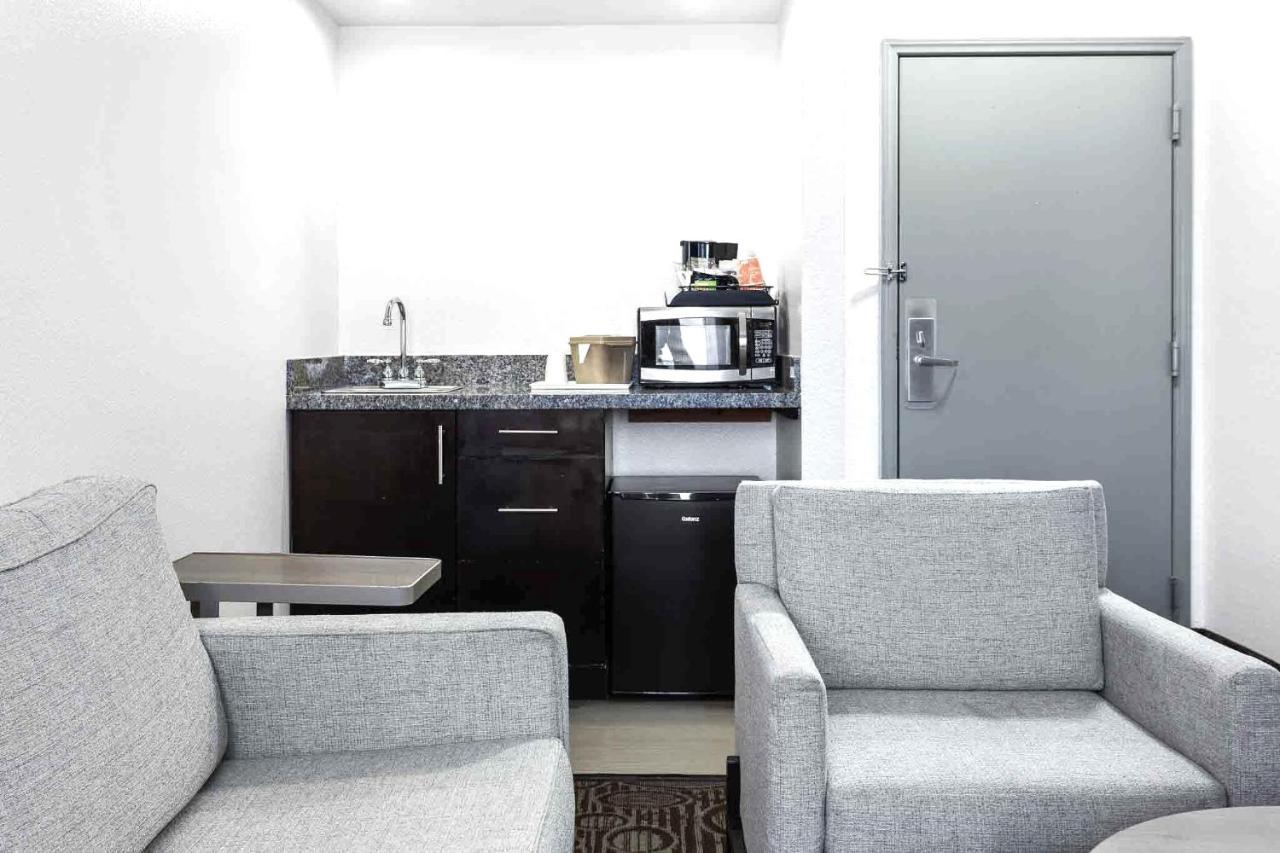 Deluxe King Suite with Wet Bar - Non-Smoking at Comfort Inn Chandler - Phoenix South I-10