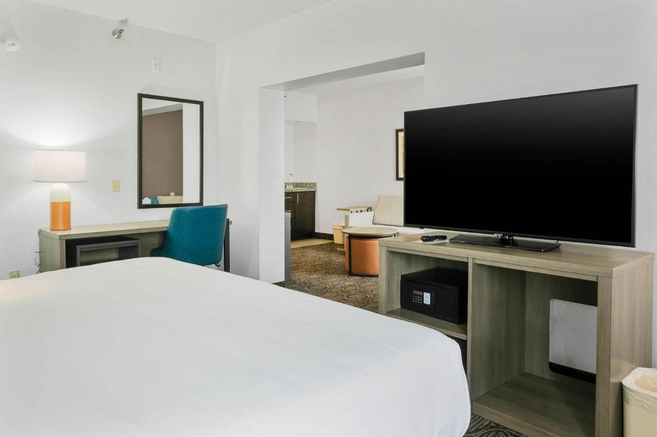 Deluxe King Suite with Wet Bar - Non-Smoking at Comfort Inn Chandler - Phoenix South I-10