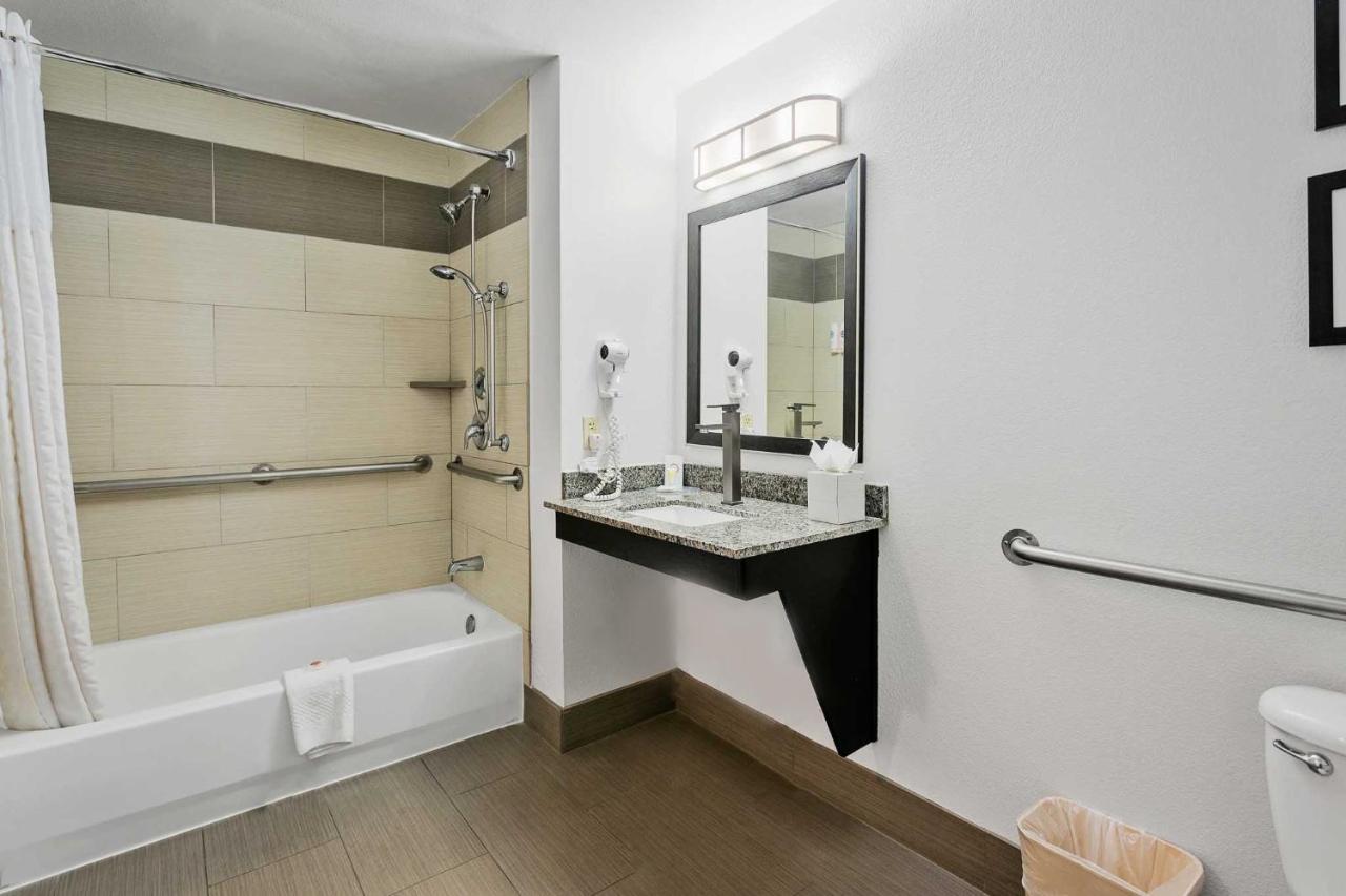 Deluxe King Suite with Wet Bar - Non-Smoking at Comfort Inn Chandler - Phoenix South I-10