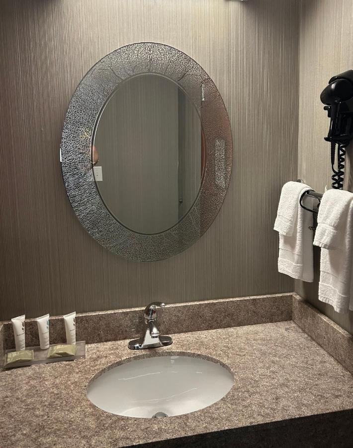 Queen Room with Two Queen Beds at Country Inn & Suites by Radisson, Delta Park North Portland