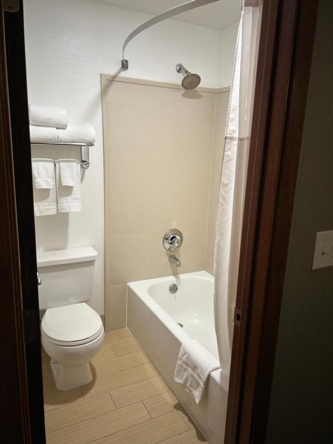  | Country Inn & Suites by Radisson, Portland Delta Park, OR