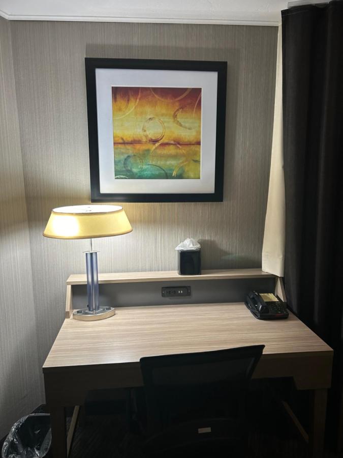 King Studio at Country Inn & Suites by Radisson, Delta Park North Portland