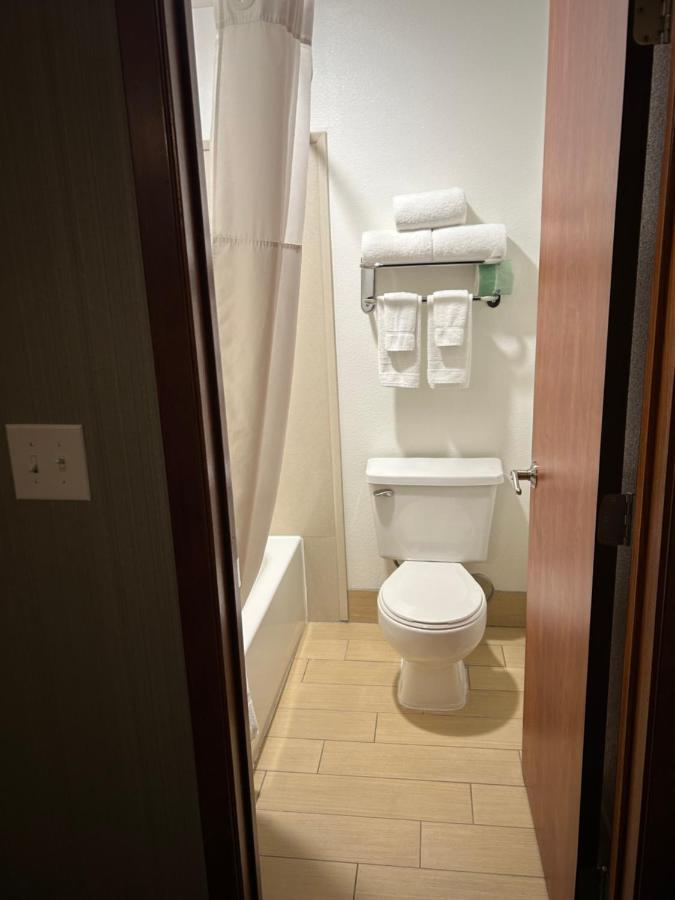 King Studio at Country Inn & Suites by Radisson, Delta Park North Portland