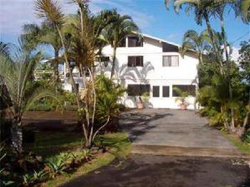 | Hale-Hoola B & B