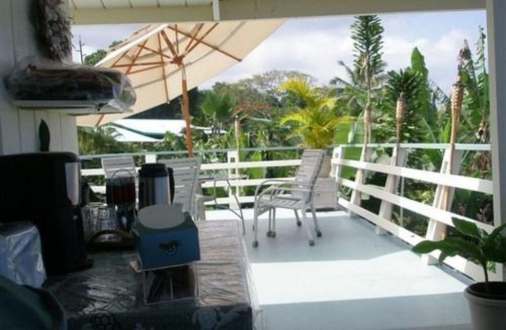| Hale-Hoola B & B