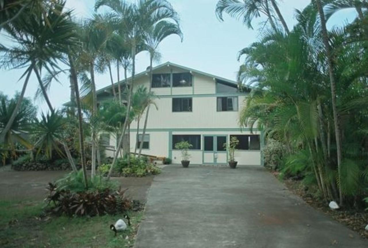 | Hale-Hoola B & B
