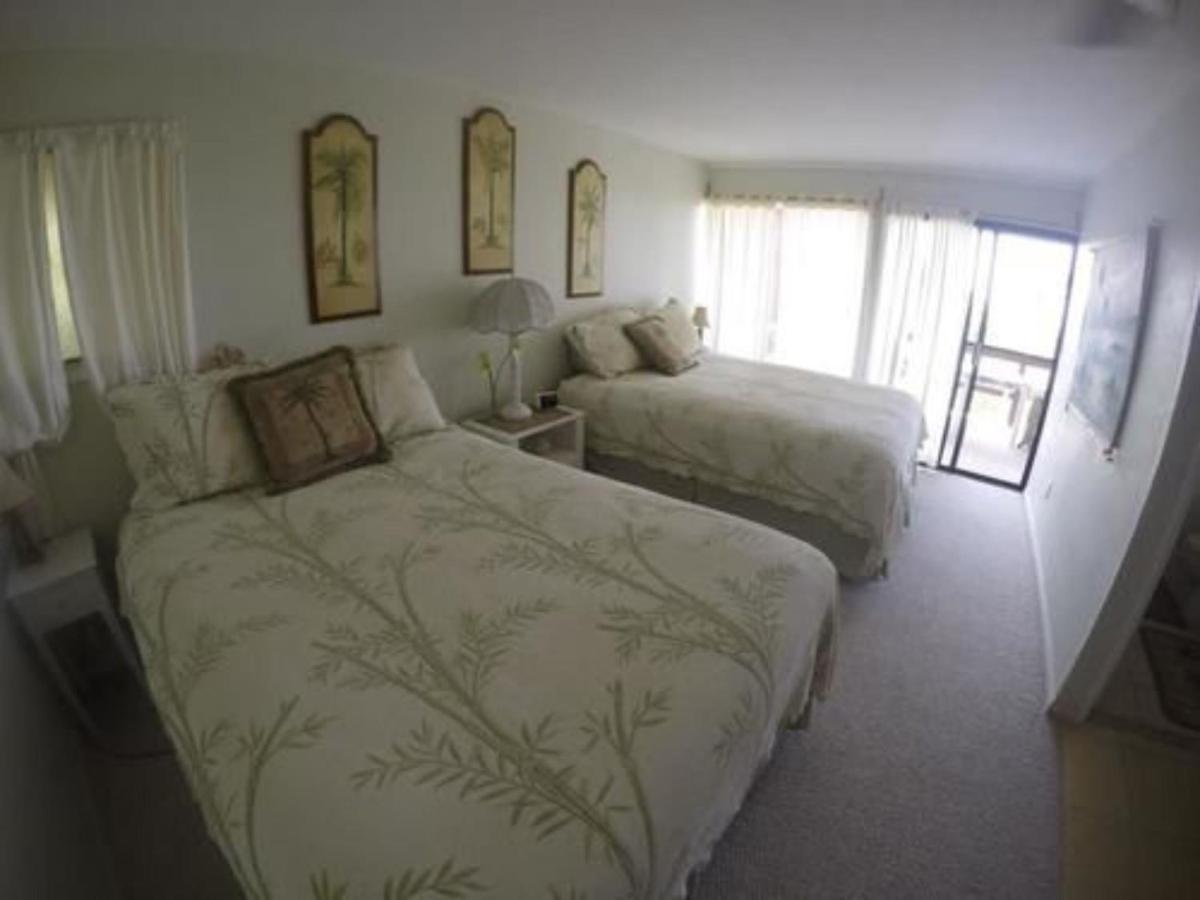 | Hale-Hoola B & B
