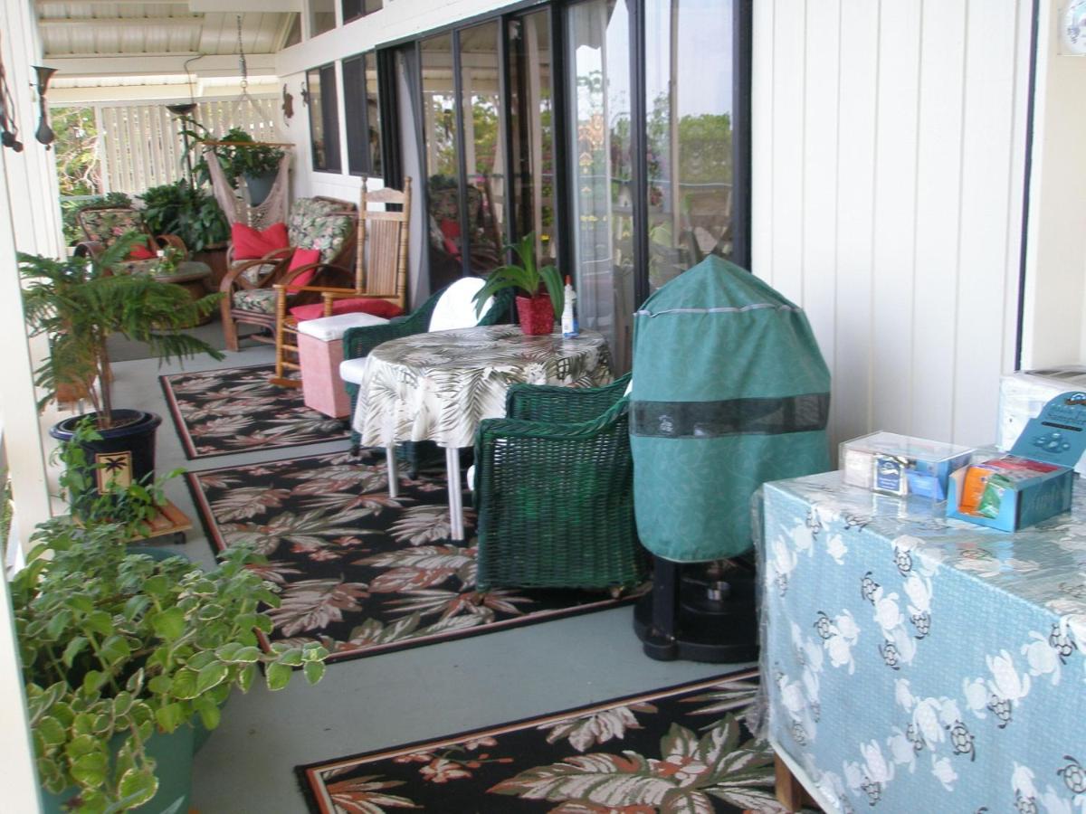 | Hale-Hoola B & B