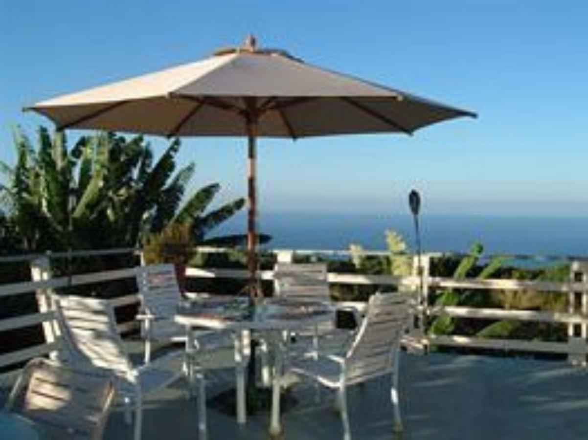 | Hale-Hoola B & B