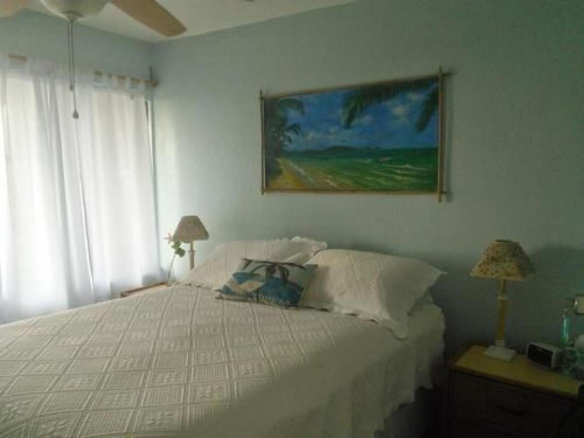 | Hale-Hoola B & B