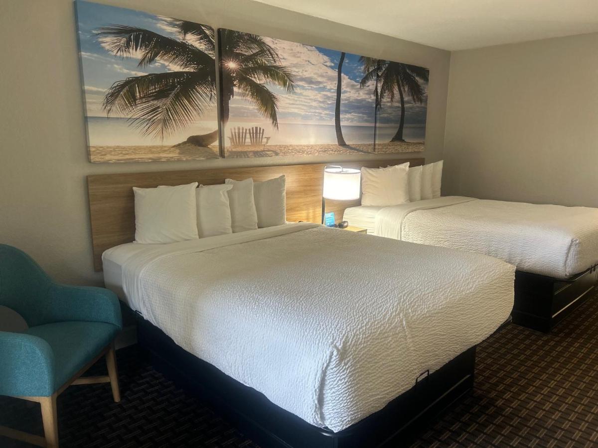 Deluxe Business Queen Room with Two Queen Beds - Non-Smoking at Days Inn by Wyndham Port Charlotte/Punta Gorda