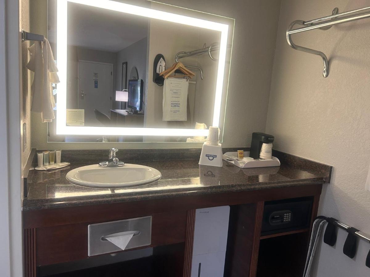 King Room - Non-Smoking at Days Inn by Wyndham Port Charlotte/Punta Gorda