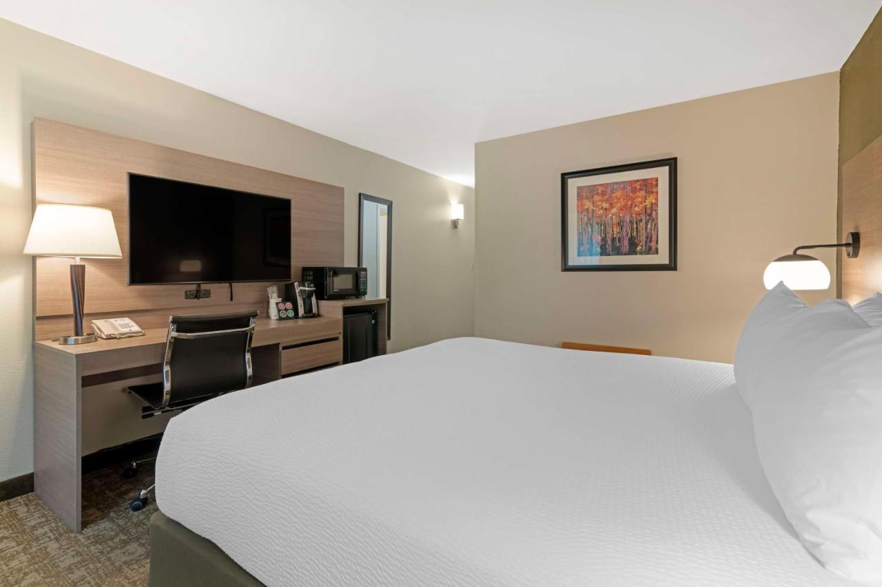 | Best Western Plus Windjammer Inn & Conference Center