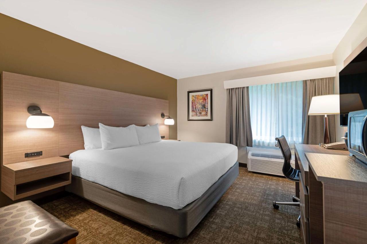 King Room - Non-Smoking at Best Western Plus Windjammer Inn & Conference Center