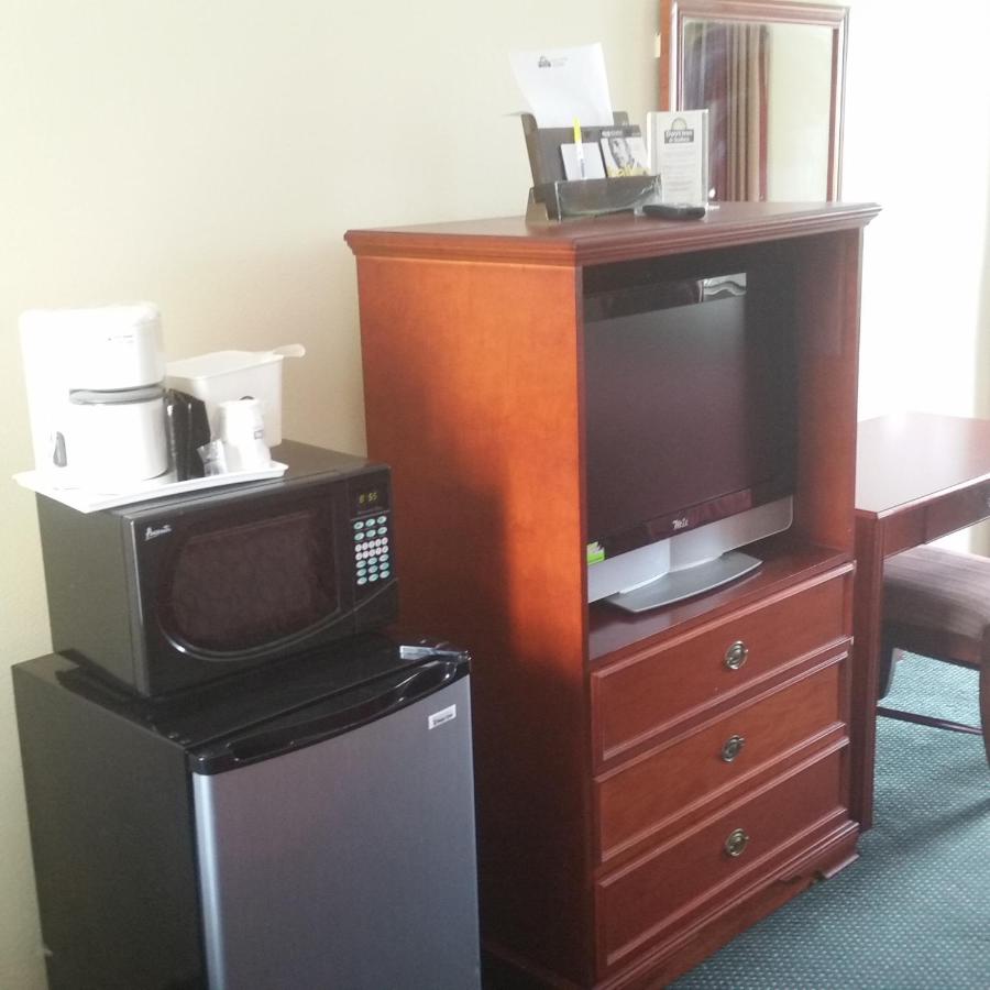 King Room - Disability Access/Non-Smoking at Days Inn by Wyndham Orange Anaheim