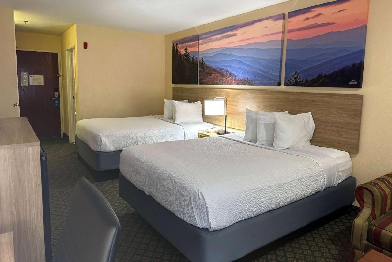 Queen Room with Two Queen Beds - Non-Smoking at Days Inn & Suites by Wyndham Eunice