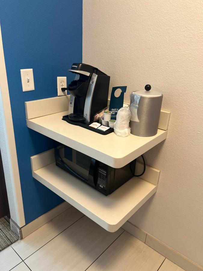 Queen Room with Two Queen Beds - Mobility Access Tub/Non-Smoking at Holiday Inn Express & Suites Mobile - University Area by IHG