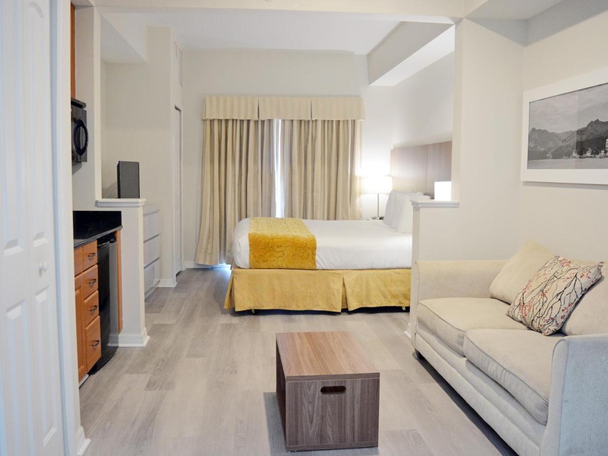  | The Point Hotel & Suites Universal