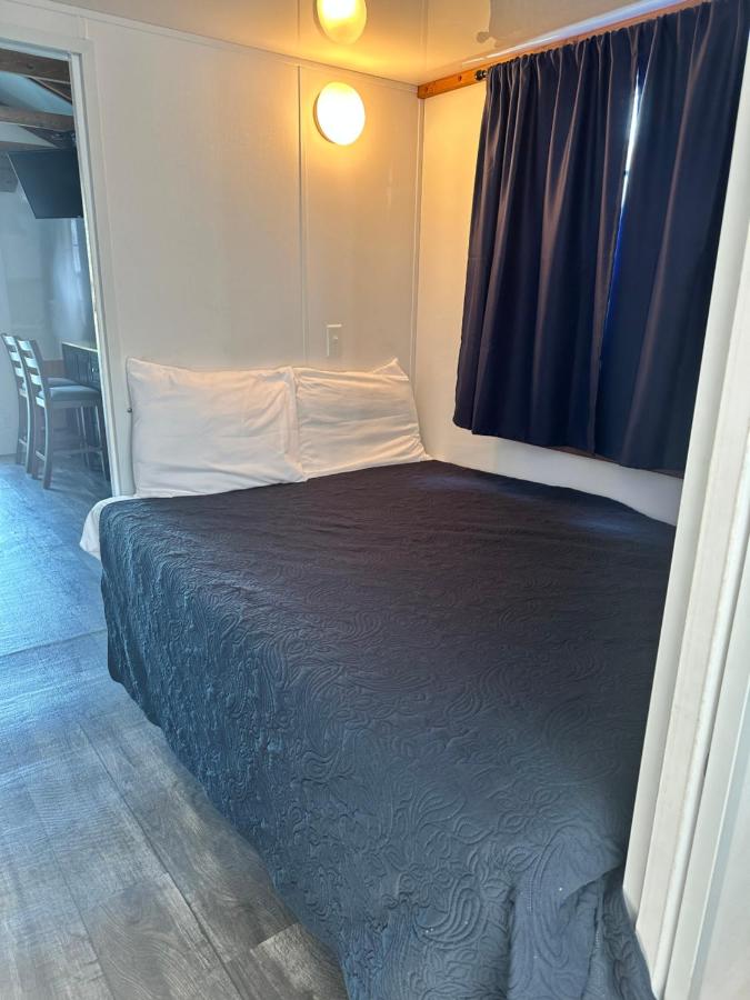  | Aqua Lodges At Hurricane Hole Marina