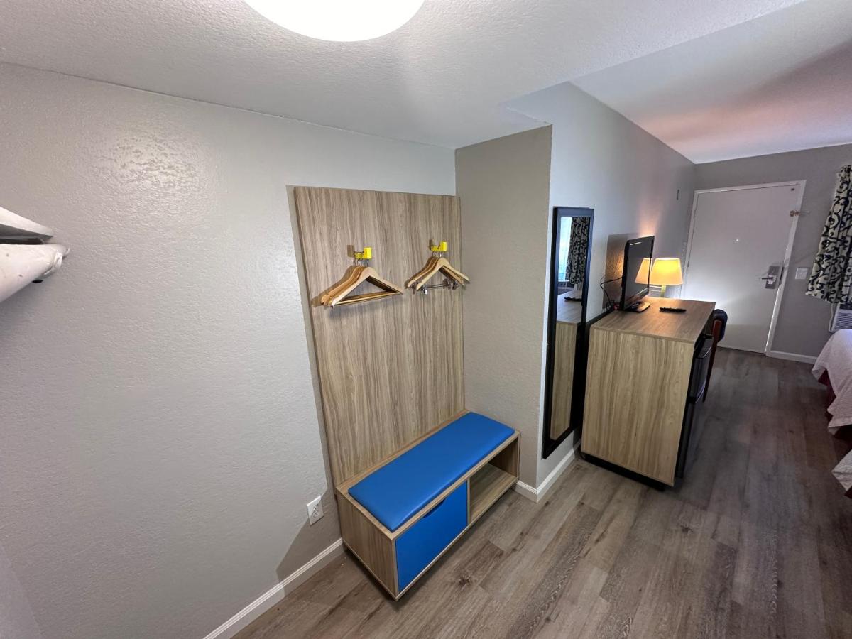 | Days Inn by Wyndham San Marcos