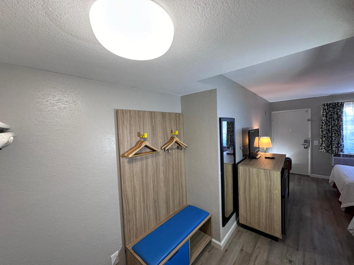 | Days Inn by Wyndham San Marcos