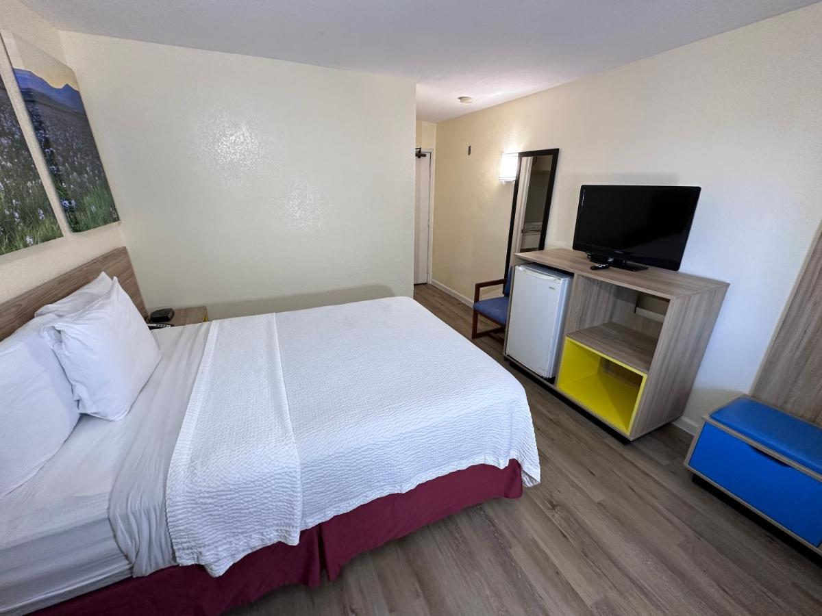 | Days Inn by Wyndham San Marcos