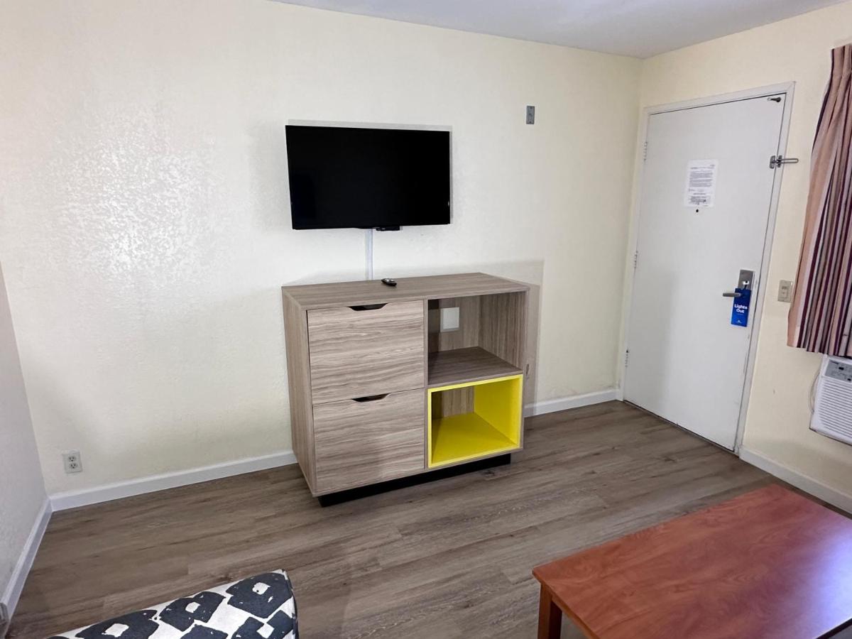 | Days Inn by Wyndham San Marcos