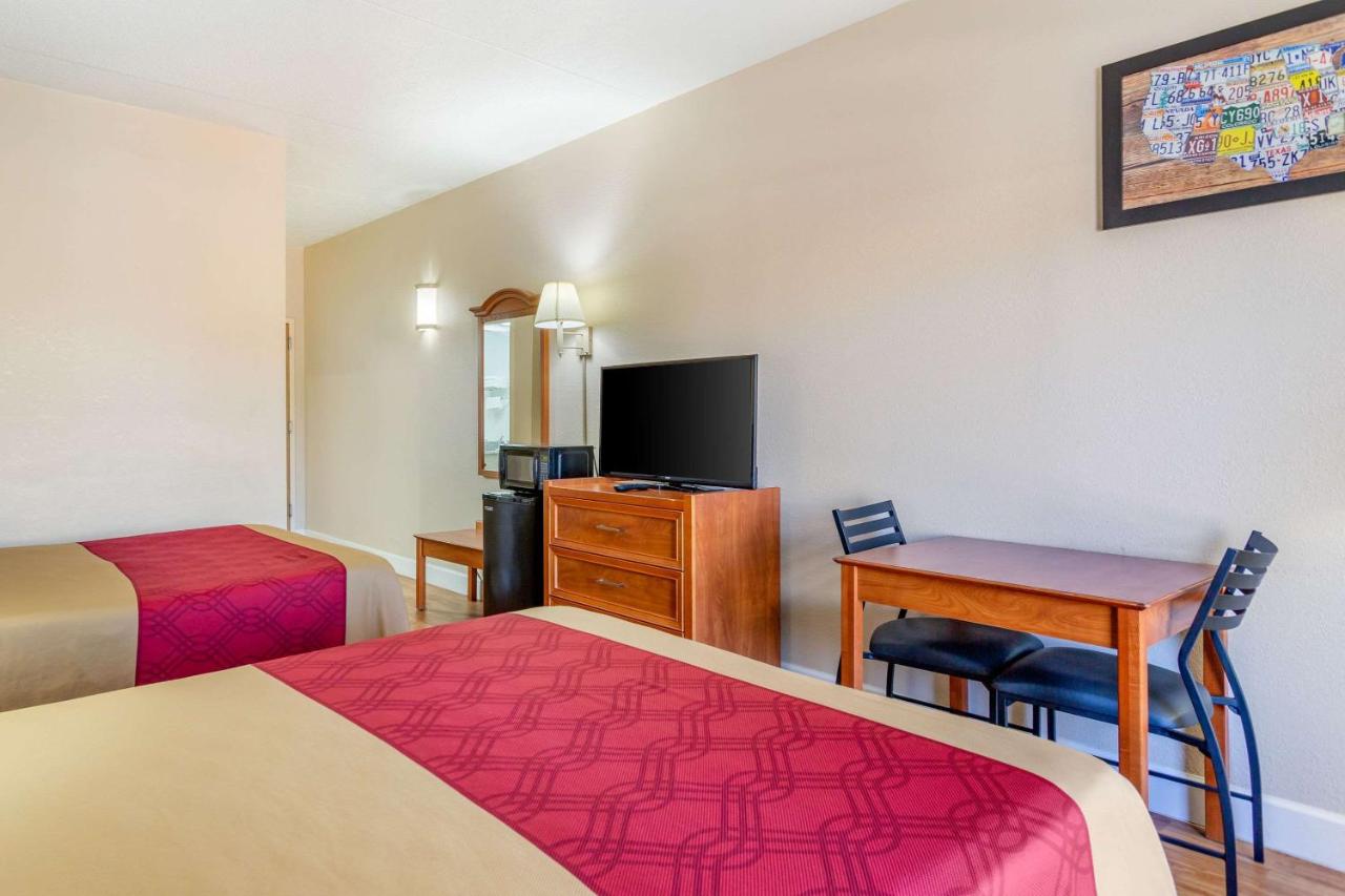 Double Room with Two Double Beds - Non-Smoking at Econo Lodge Lookout Mountain