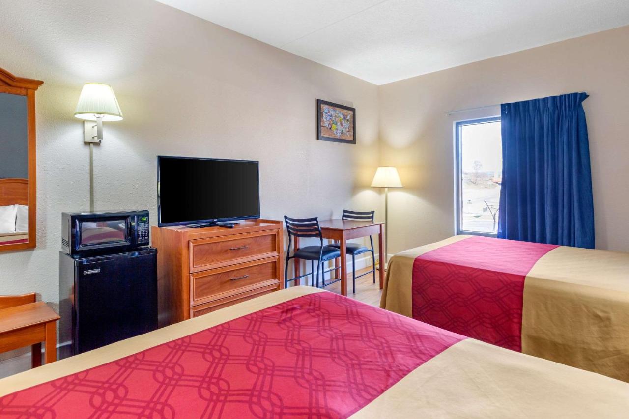 Double Room with Two Double Beds - Non-Smoking at Econo Lodge Lookout Mountain
