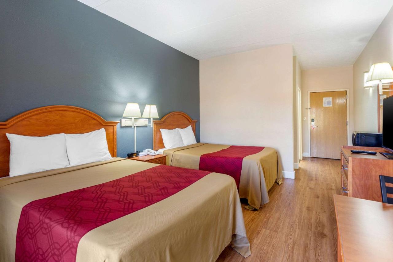 Double Room with Two Double Beds - Non-Smoking at Econo Lodge Lookout Mountain