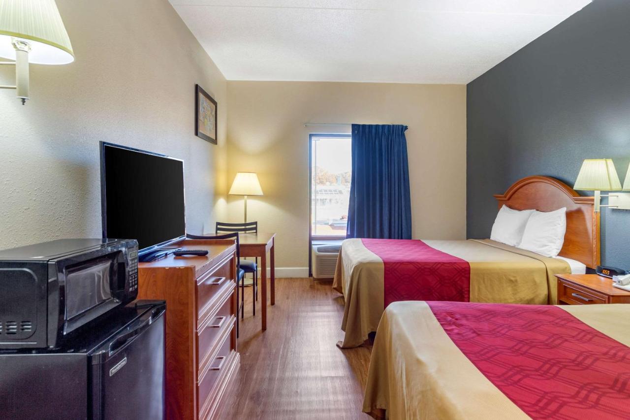 Double Room with Two Double Beds - Non-Smoking at Econo Lodge Lookout Mountain