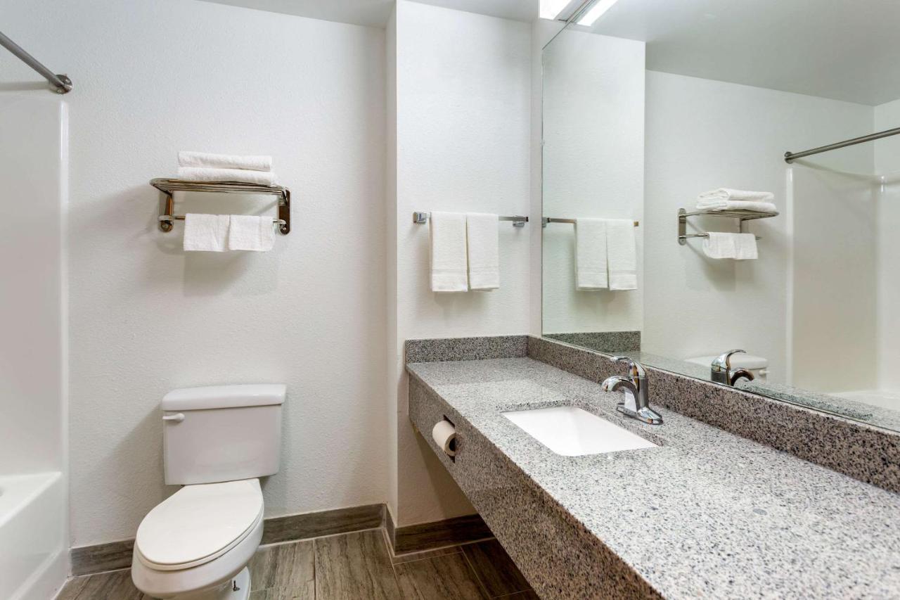 Double Room with Two Double Beds - Non-Smoking at Econo Lodge Lookout Mountain