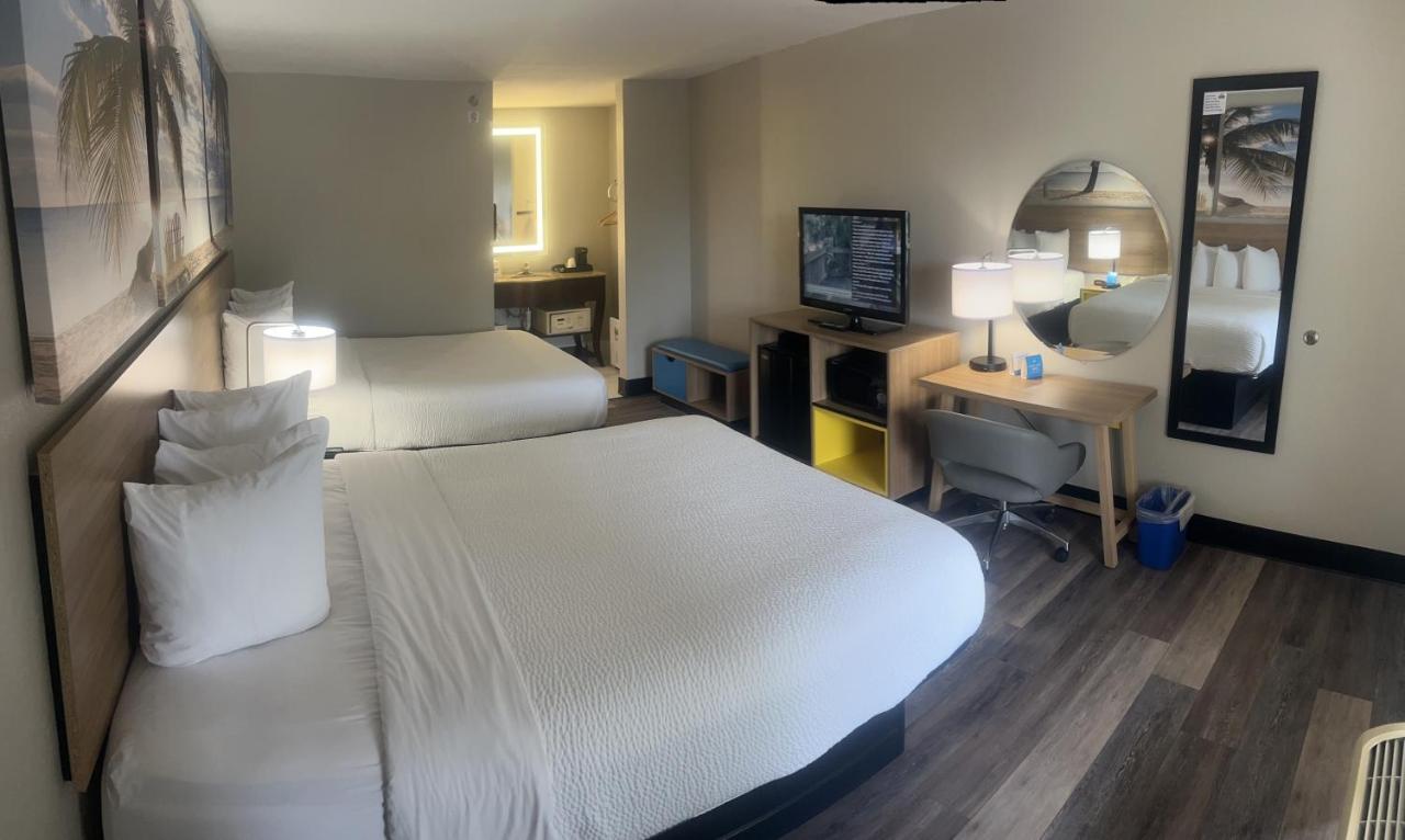Deluxe Business Queen Room with Two Queen Beds - Non-Smoking at Days Inn by Wyndham Port Charlotte/Punta Gorda