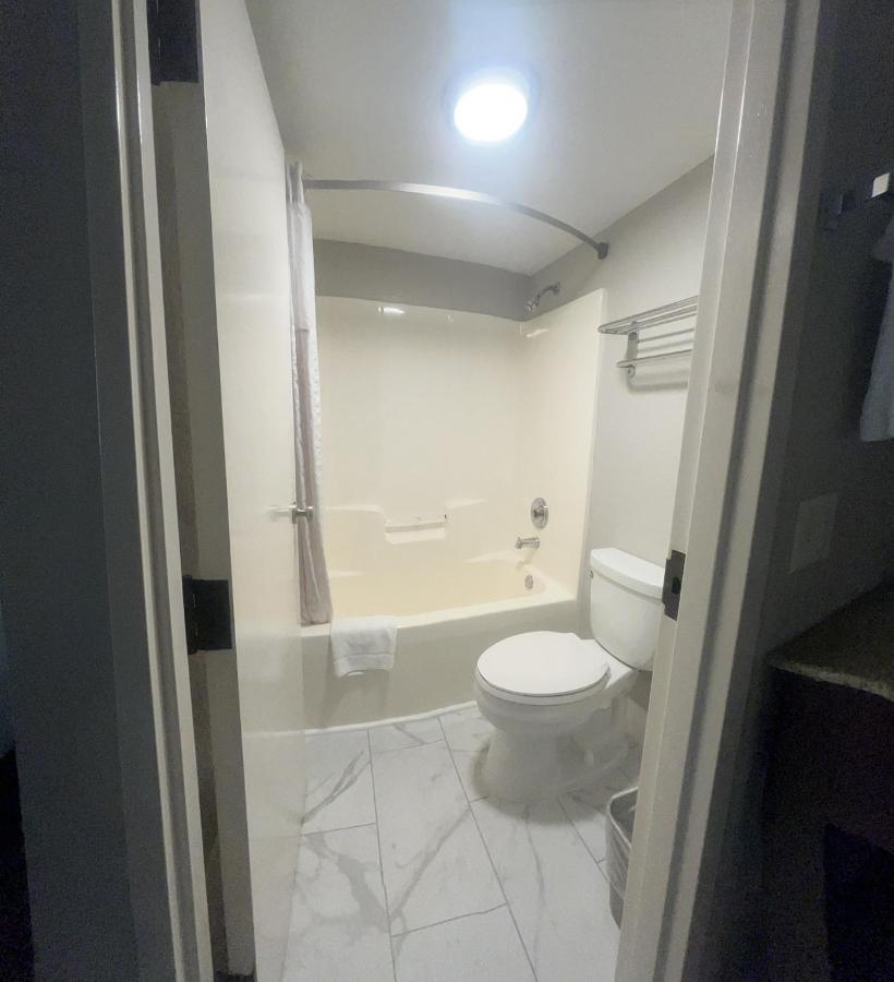 King Room - Non-Smoking at Days Inn by Wyndham Port Charlotte/Punta Gorda