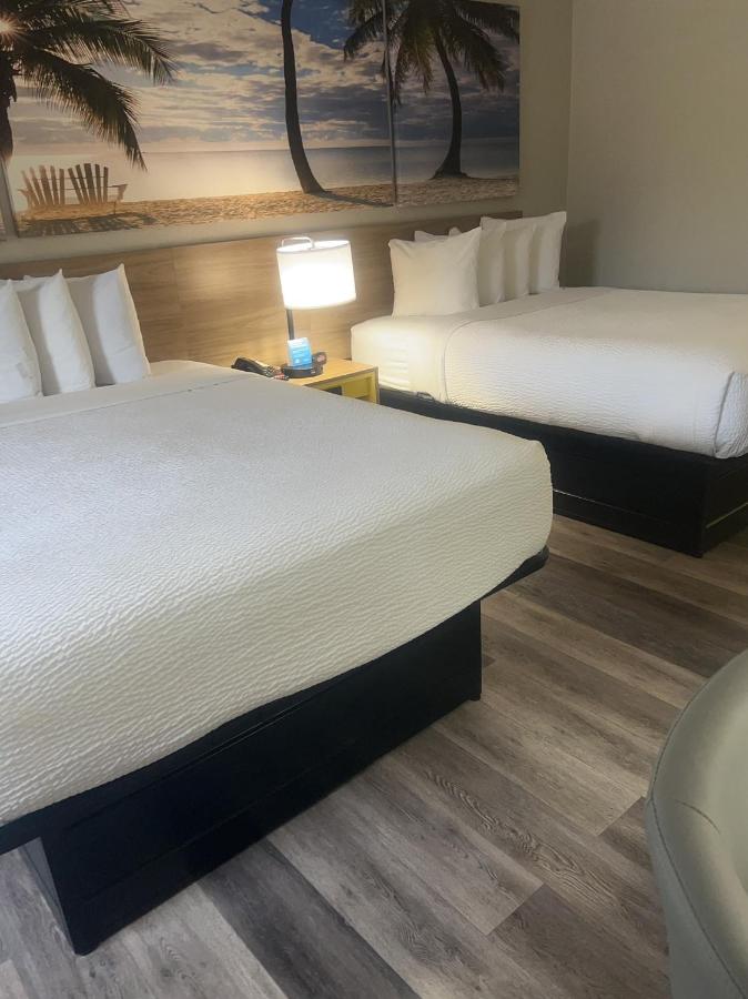 Queen Room with Two Queen Beds - Pet Friendly/Non-Smoking at Days Inn by Wyndham Port Charlotte/Punta Gorda
